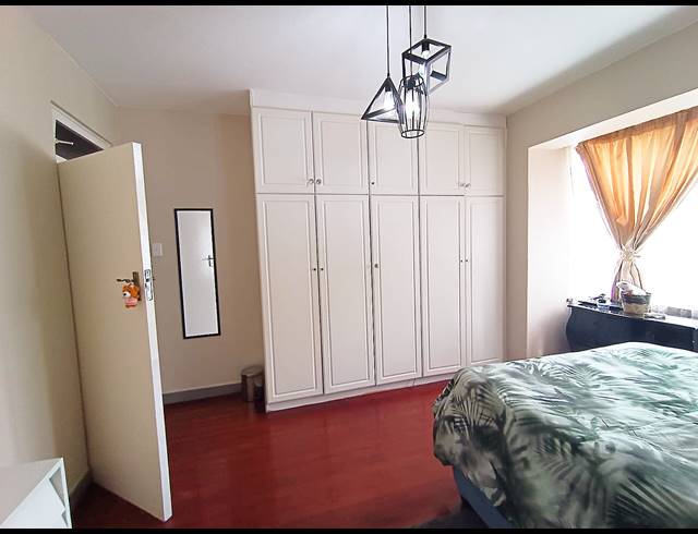 1.5 BEDROOM APARTMENT RENTED IN ESSENWOOD
